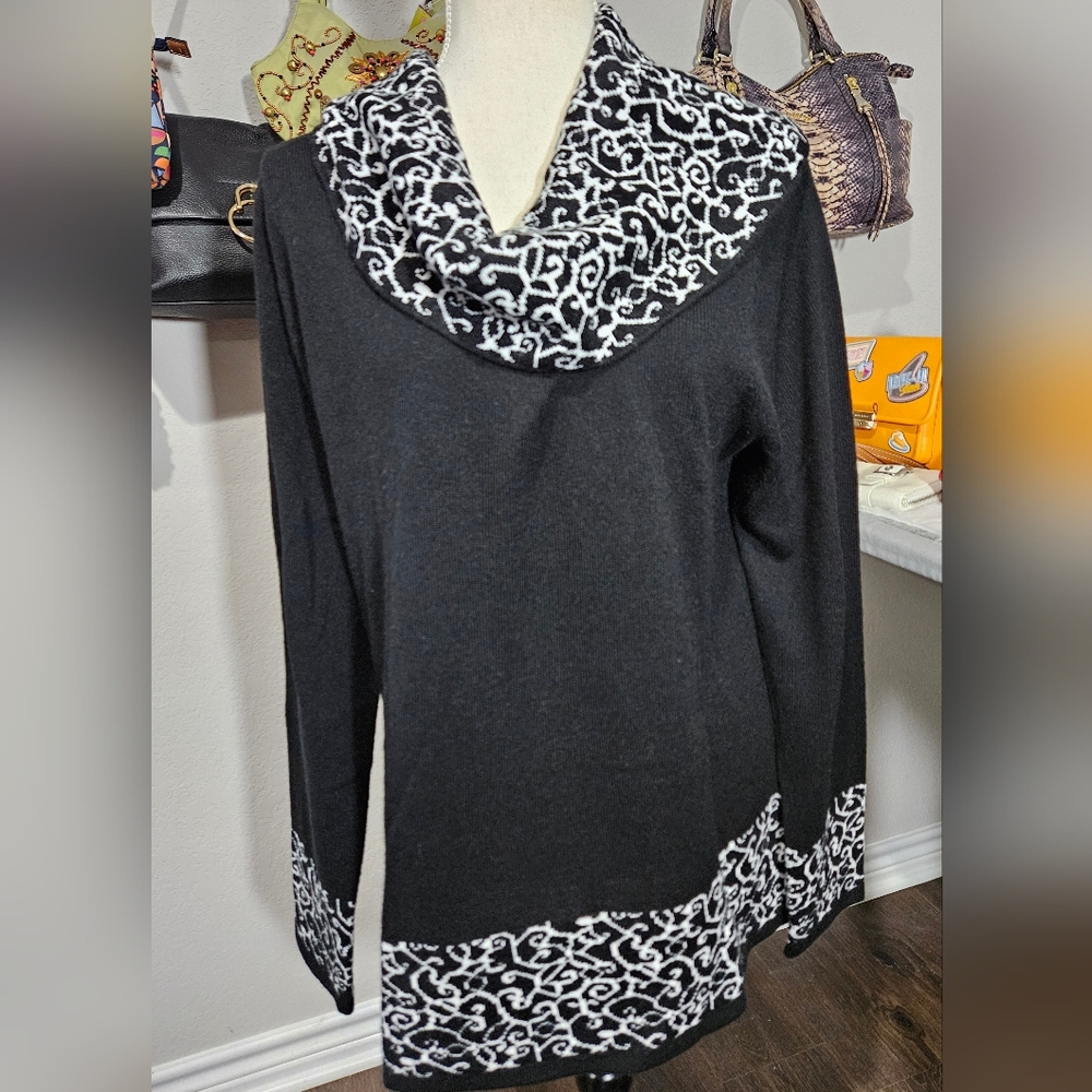EUC Briggs New York Black and White Knit Sweater With Cowl Neck